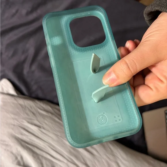 Loopy case - Picture 3 of 3